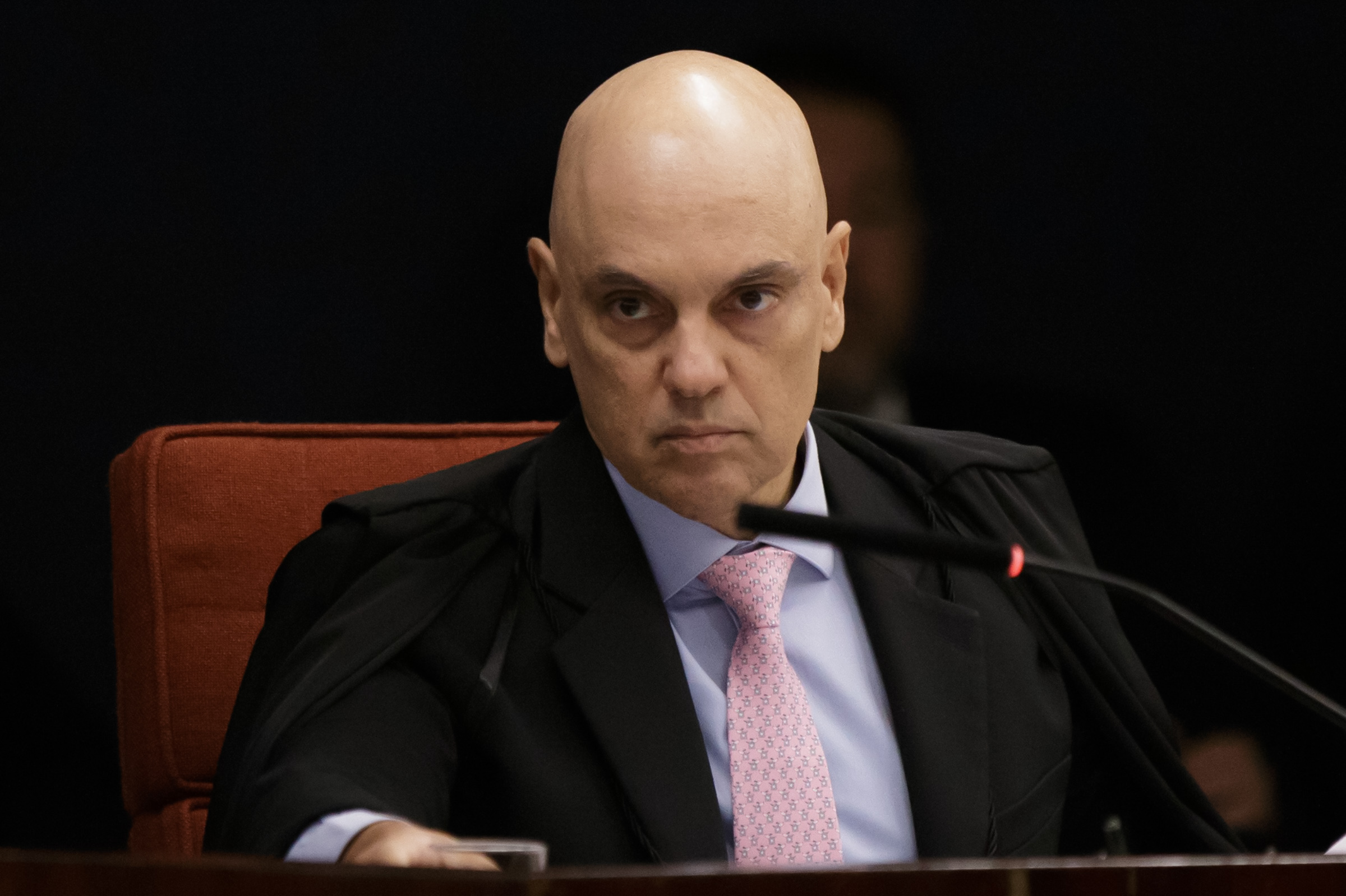 Alexandre-de-Moraes-vota-para-condenar-Bolsonaro-e-mais-7-reus-por-trama-golpista-STF-Metropoles-15.jpeg