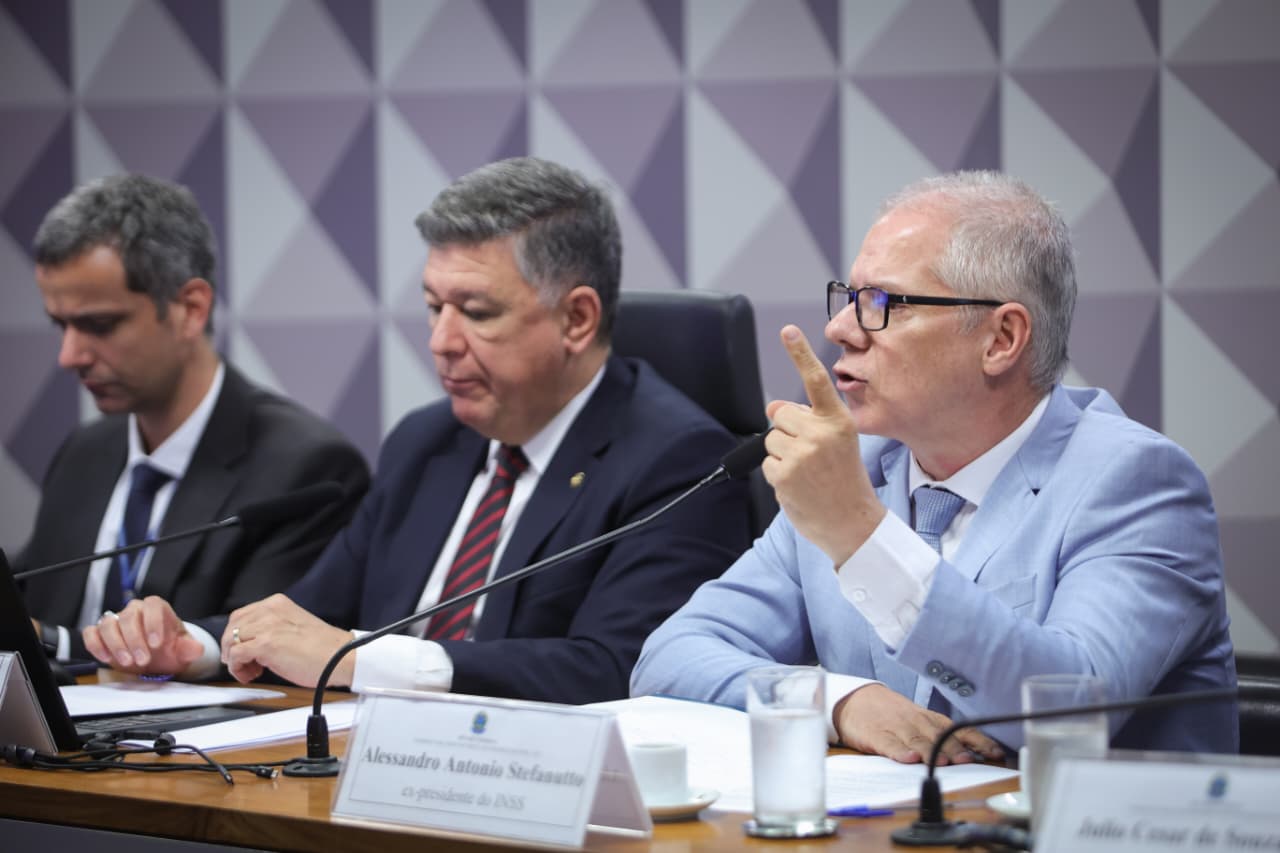Ex-presidente-do-INSS-Instituto-Nacional-do-Seguro-Social-Alessandro-Stefanutto-e-ouvido-pela-CPMI-q.jpeg