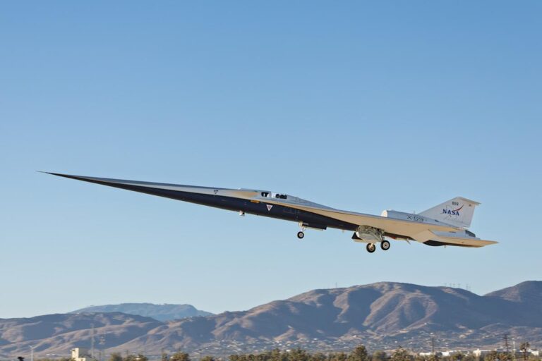 NASA's supersonic jet completes its first flight in California - df