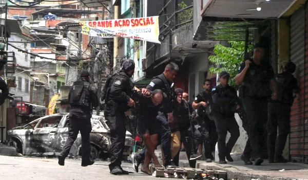 Megaoperacao-contra-o-Comando-Vermelho-deflagrada-no-Rio-de-Janeiro-complexos-do-Alemao-e-da-Penha-n.webp