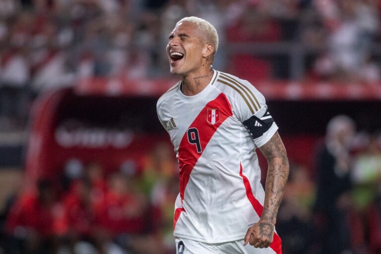 Paolo-Guerrero-Peru.jpg