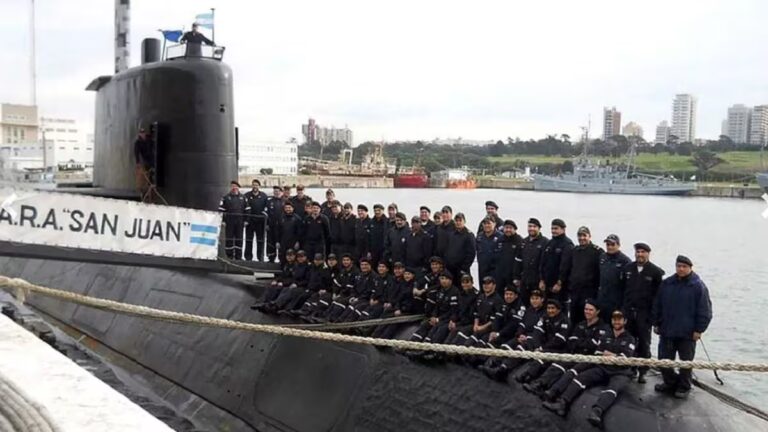 ara-san-juan-el-submarino-hundido-con-44-H2AEE5C2NVE2BNDI3UYG46OESU.png