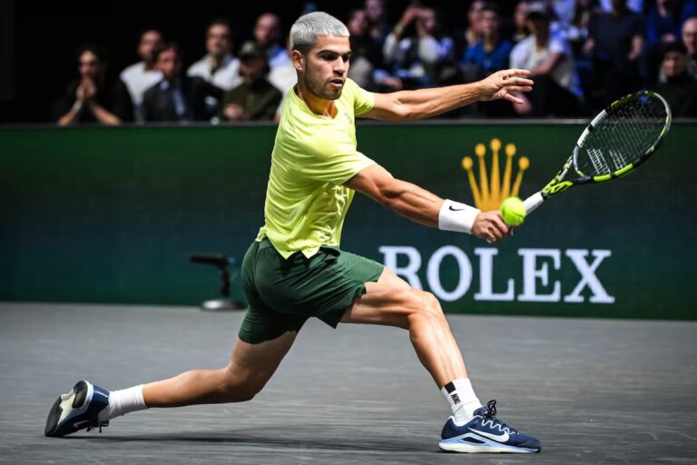 carlos-alcaraz-va-por-su-tercera-victoria-en-el-B3AGRTS5HRHPJIOAZDTBRLE6SQ.jpg