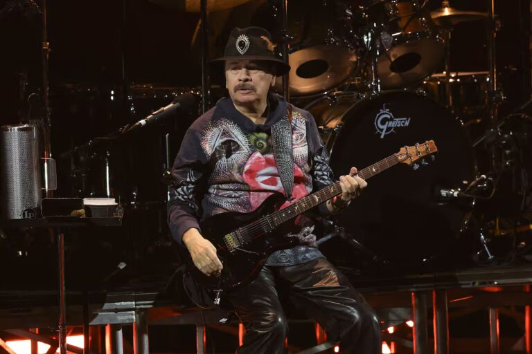 carlos-santana-abrio-con-su-show-la-26C2B0-edicion-YAWGWJRXRFAVTEEL3KITYMGSUE.JPG