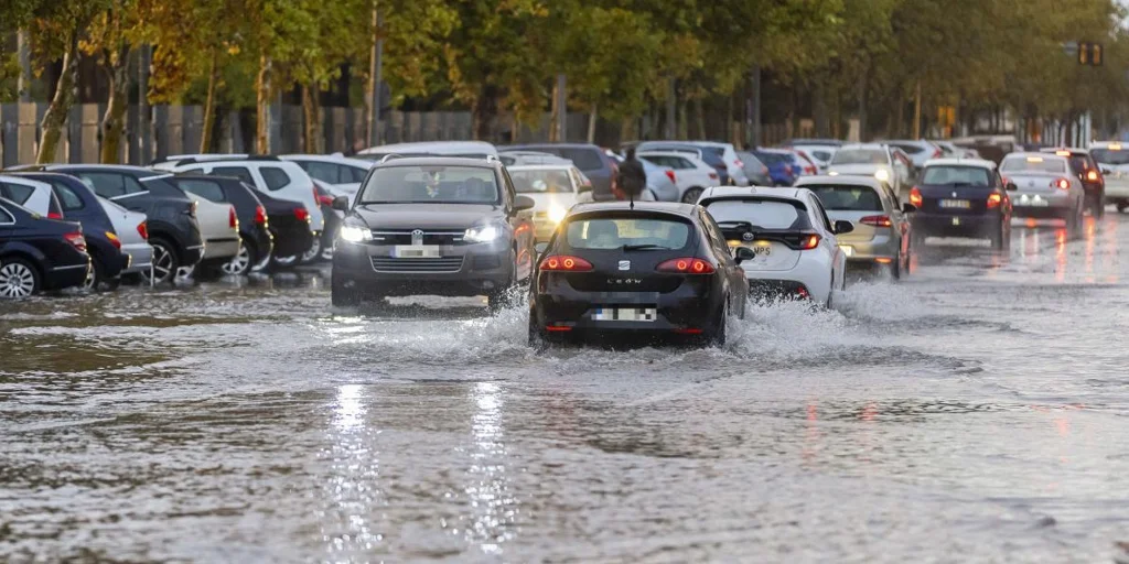 coches-inundaciones-huelva-U27066664683RrN-1024x512@diario_abc.jpg