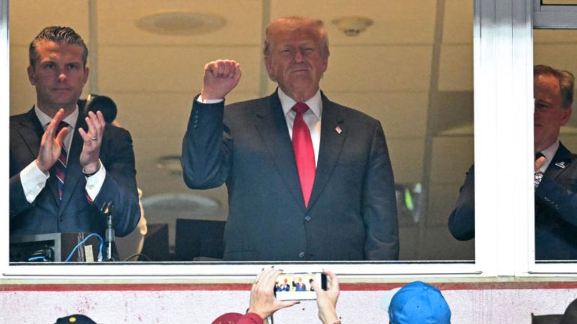donald-trump-fue-abucheado-durante-un-partido-entre-los-washington-commanders-y-los-detroit-lions-21.jpeg