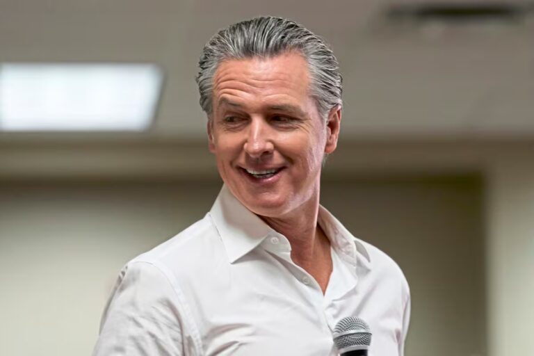 el-gobernador-de-california-gavin-newsom-firmo-FZCT2SPMOFD6JAITWZ5KRDXS7U.jpg