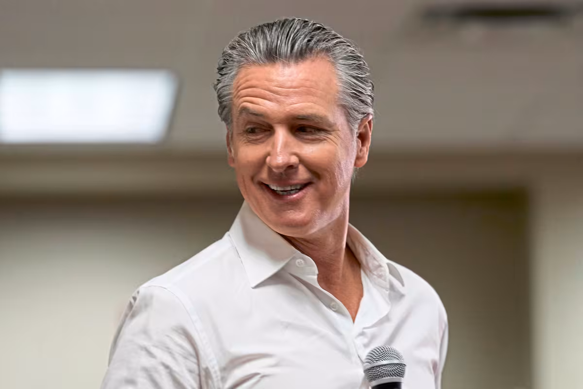 el-gobernador-de-california-gavin-newsom-firmo-FZCT2SPMOFD6JAITWZ5KRDXS7U.jpg