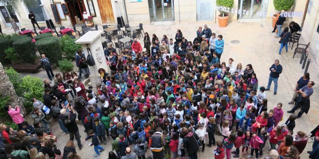escolares-colegio-alicante-U24158234848gAC-1024x512@diario_abc.jpg