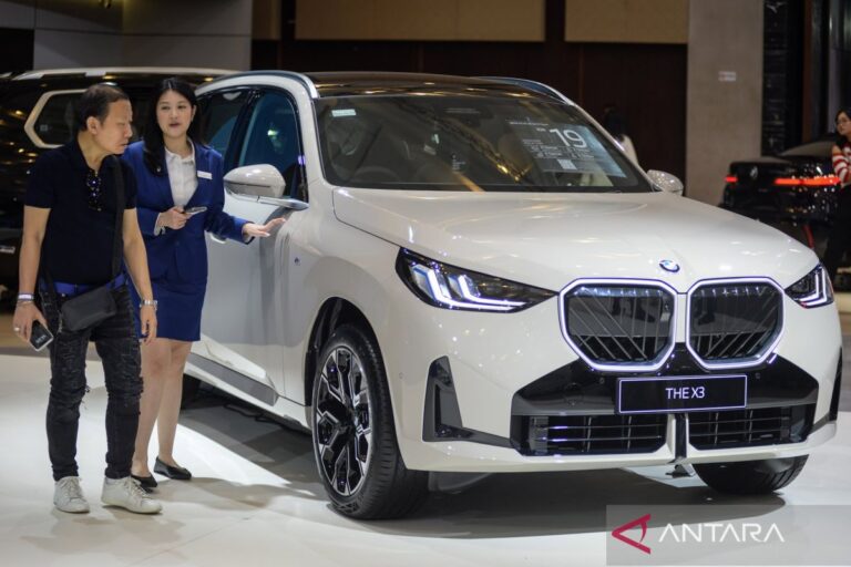 mobil-baru-bmw-di-giias-2025-2583261.jpg